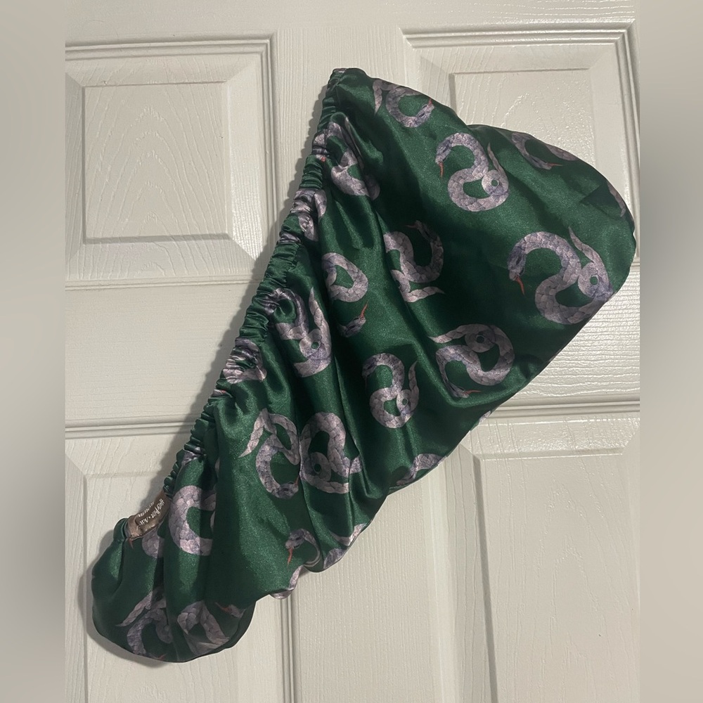 Kitsch x Harry Potter Slytherin Satin Pillowcase (King) & Hair Towel bundle
